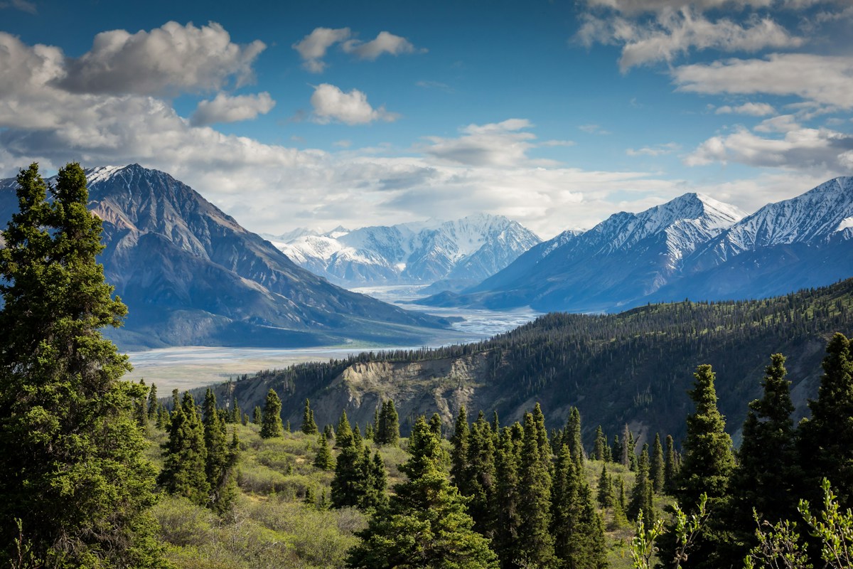 Sommets montagneux dans un paysage alpin
